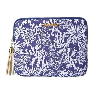NWT LILLY PULITZER TECH CLUTCH BRIGHT NAVY IN THE GROOVE PURSE/CLUTCH/TABLET